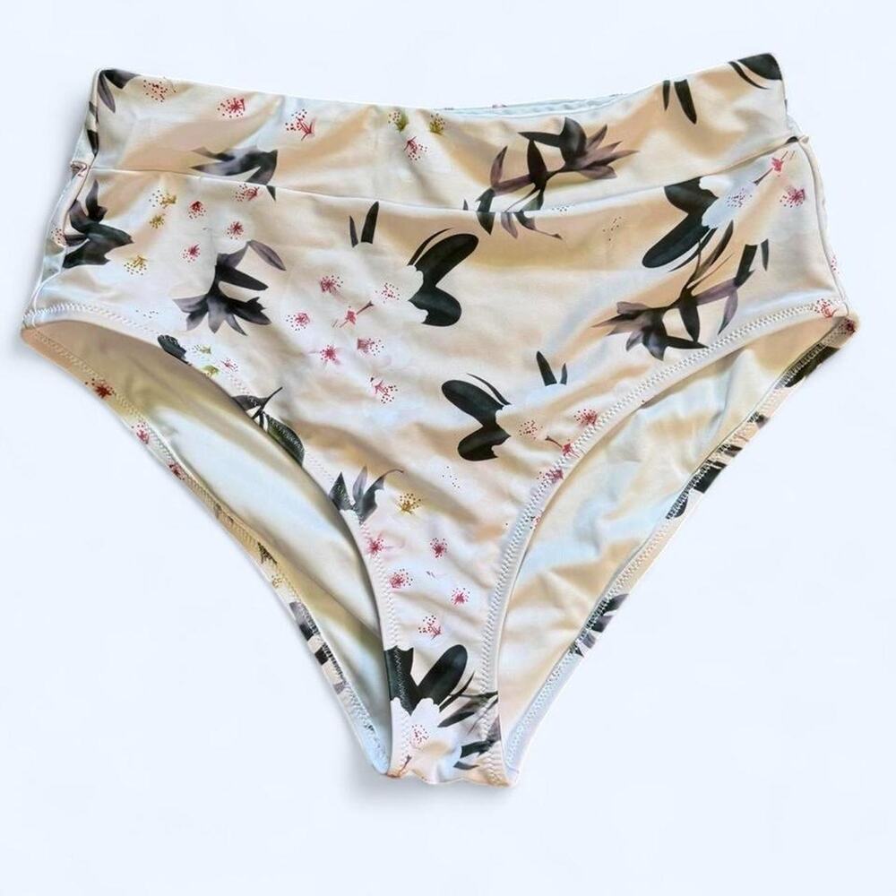 Bikini bottoms high waisted